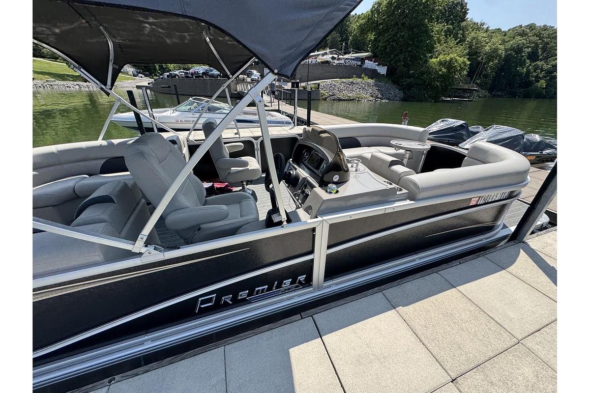 Used 2022 Premier Sunspree RF 230 CL