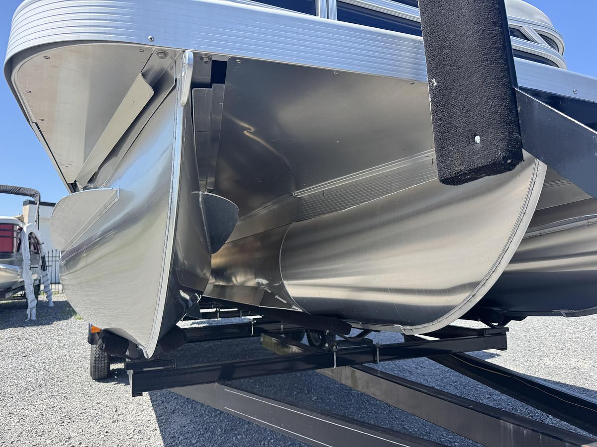 2026 Bennington 22 SSR - Tritoon