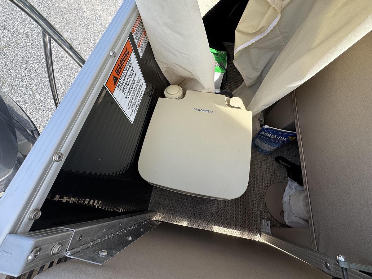 2019 Bennington 22 SL