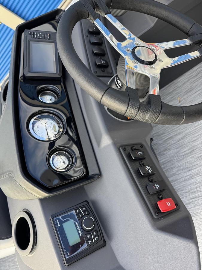 2026 Bennington 22 SSB-Tritoon