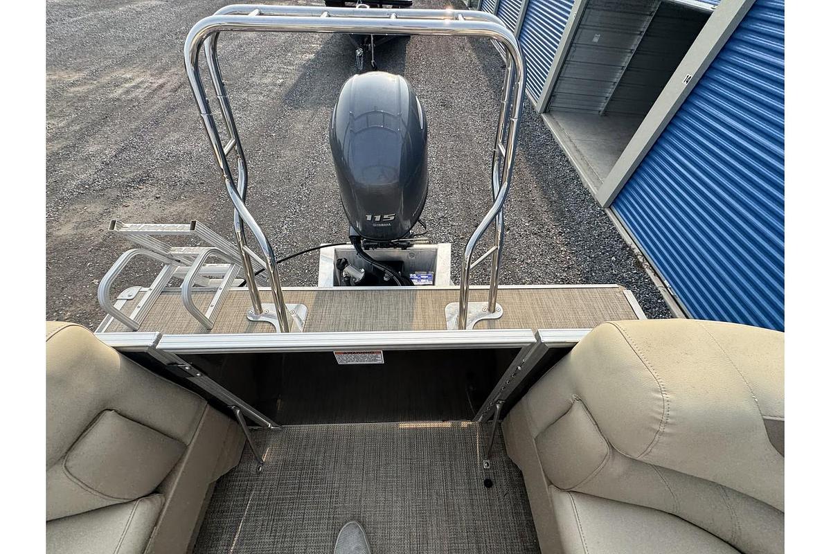 Used 2017 Sylvan Mirage Cruise 8522 LZ