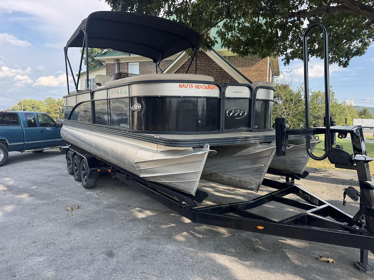 Used 2022 Manitou 23 Aurora LE RF VP II
