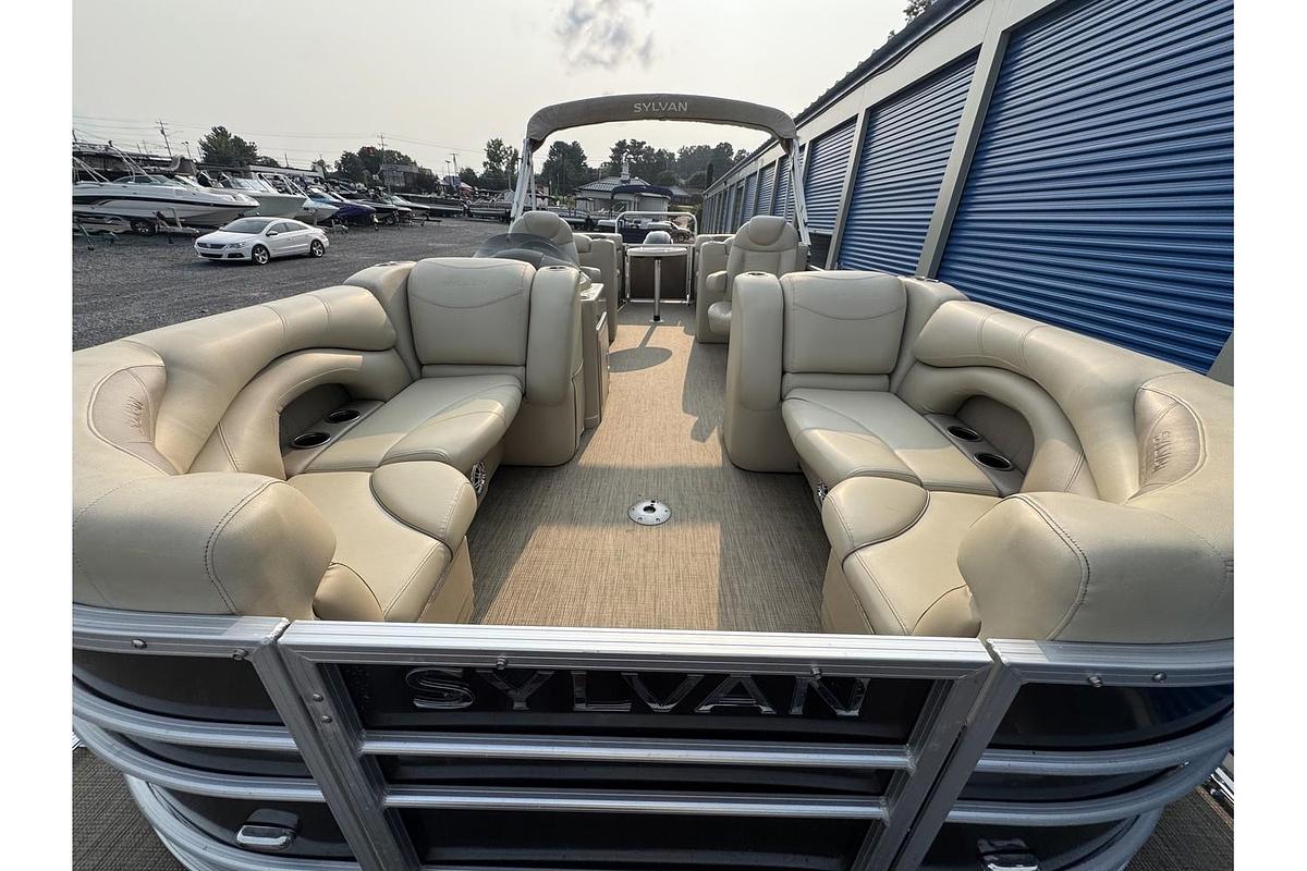 Used 2017 Sylvan Mirage Cruise 8522 LZ