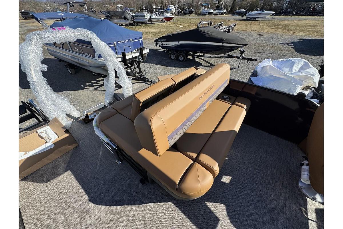 2025 Bennington 24 M Swingback