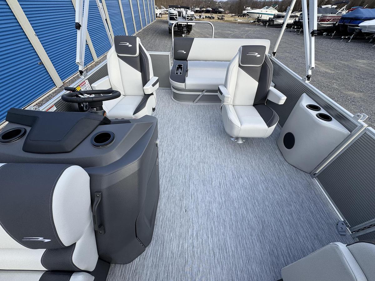 2026 Bennington 22 SSB-Tritoon