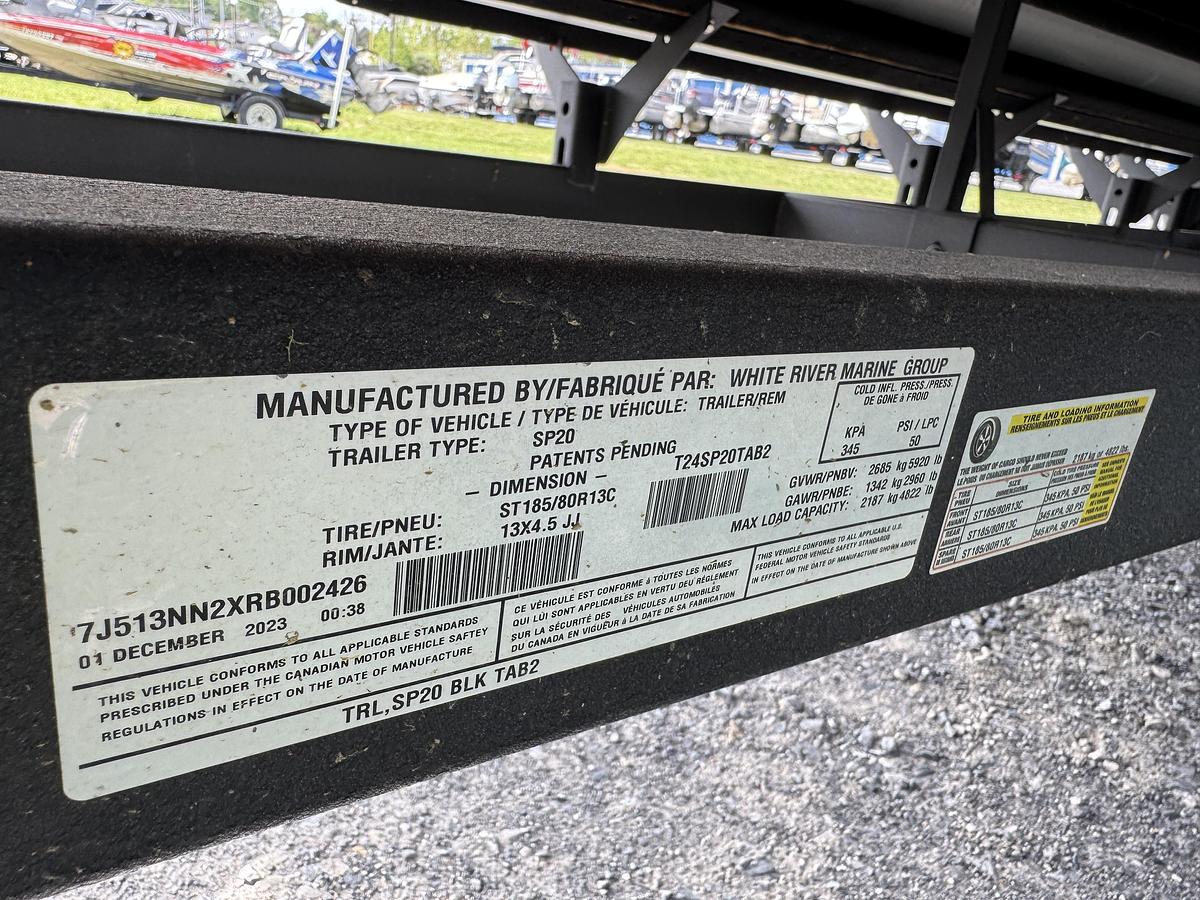 Used Sun Tracker 20 DLX Fishing Barge