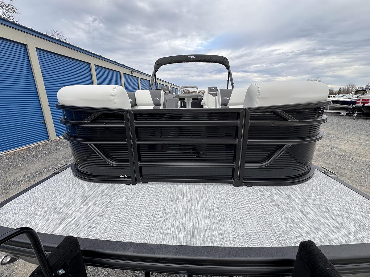 2026 Bennington 22 SSR-Tritoon