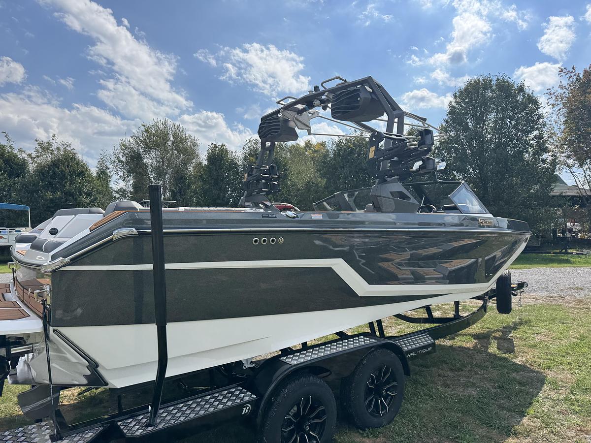2027 Nautique Super Air GS22