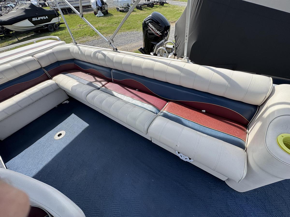 Used 2001 Sylvan Capri 8526
