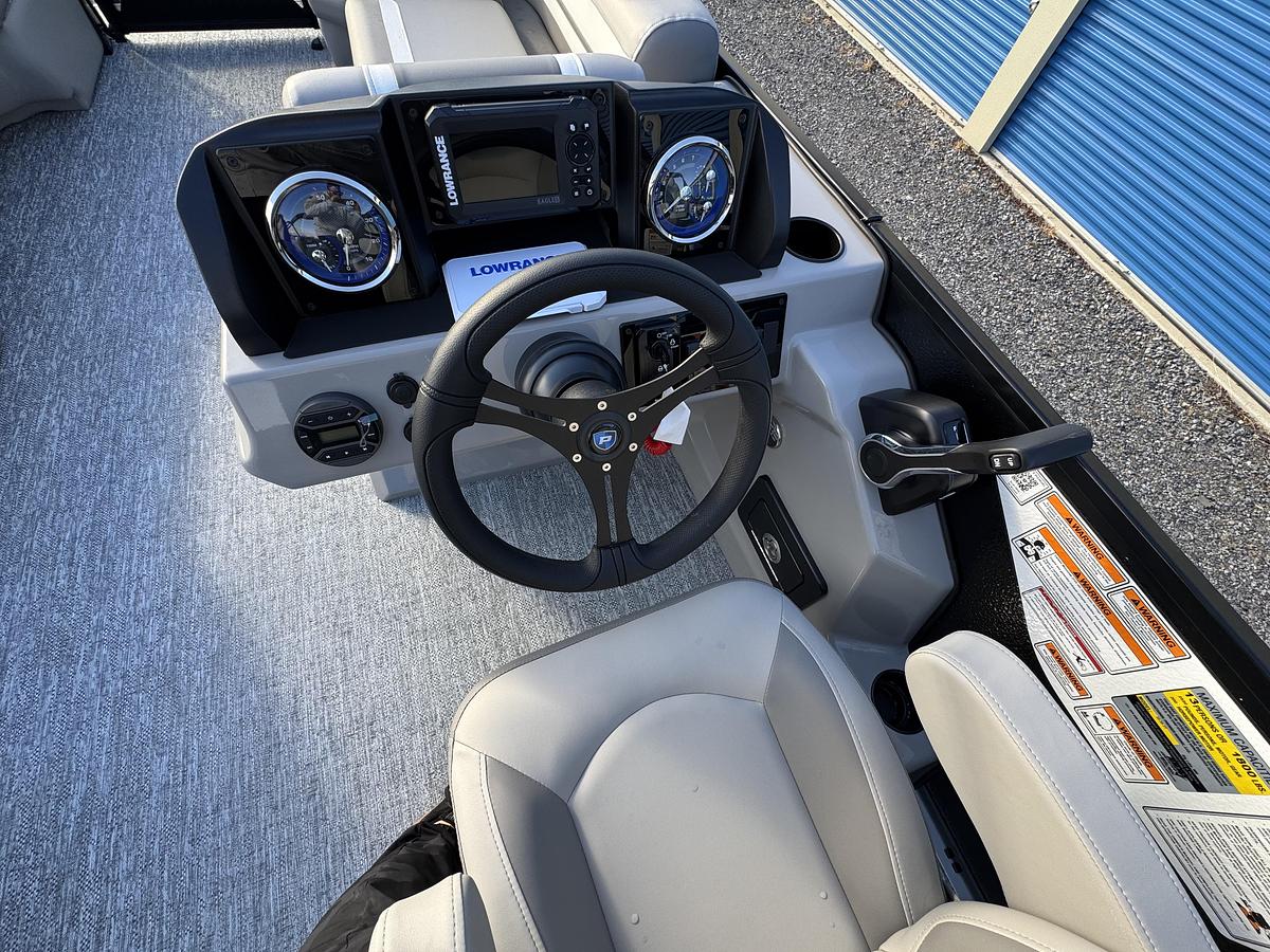 Used 2026 Premier 220 SunScape RF