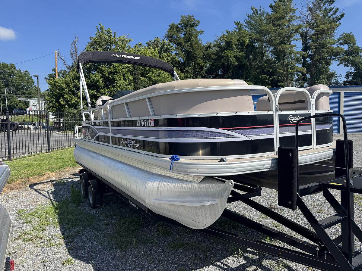 Used 2015 Sun Tracker Party Barge 22 DLX