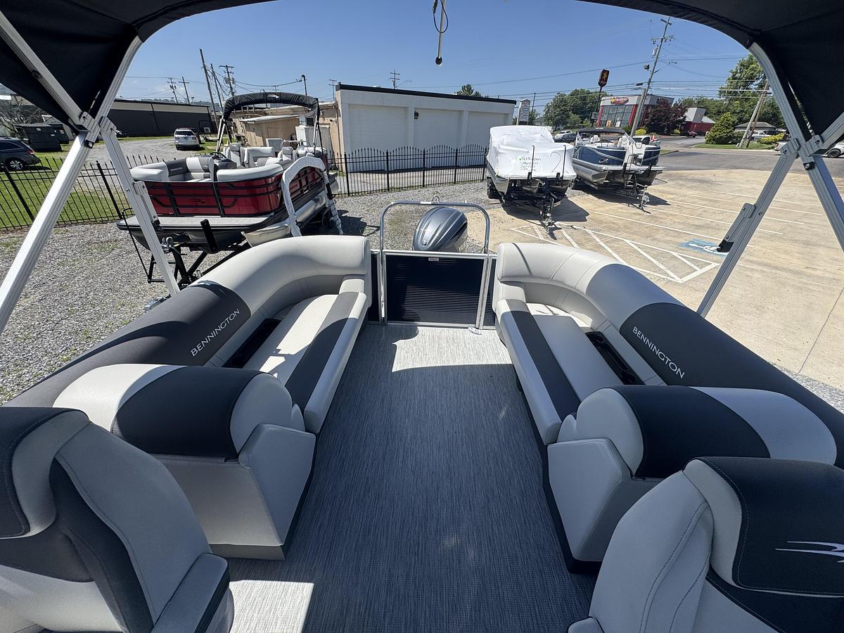 2026 Bennington 22 SSR - Tritoon