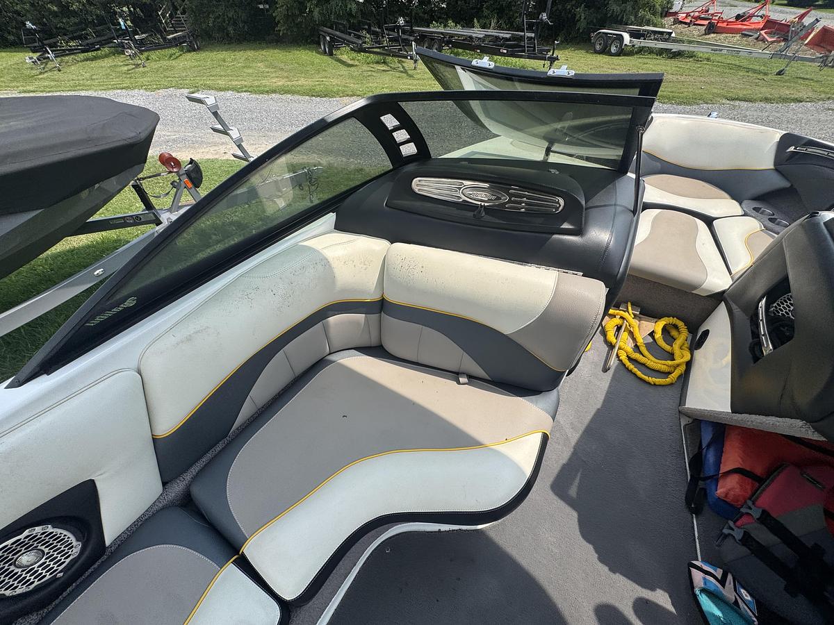 Used 2012 Malibu Wakesetter LSV