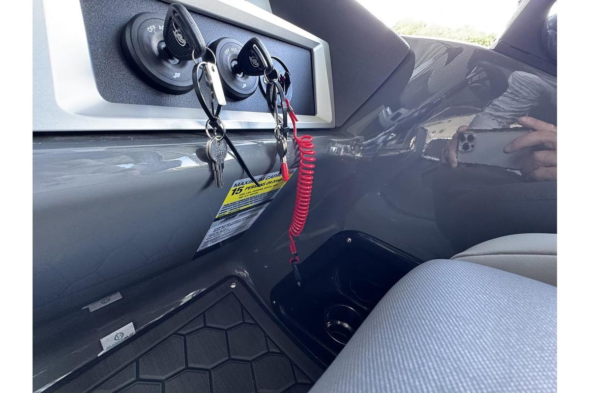 2024 Manitou XT 27 Split Rear Windshield (Srw)