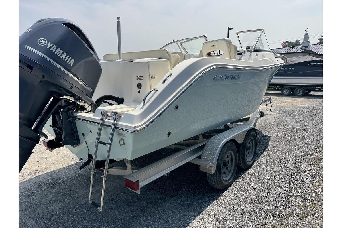 Used 2021 Cobia 220 DC