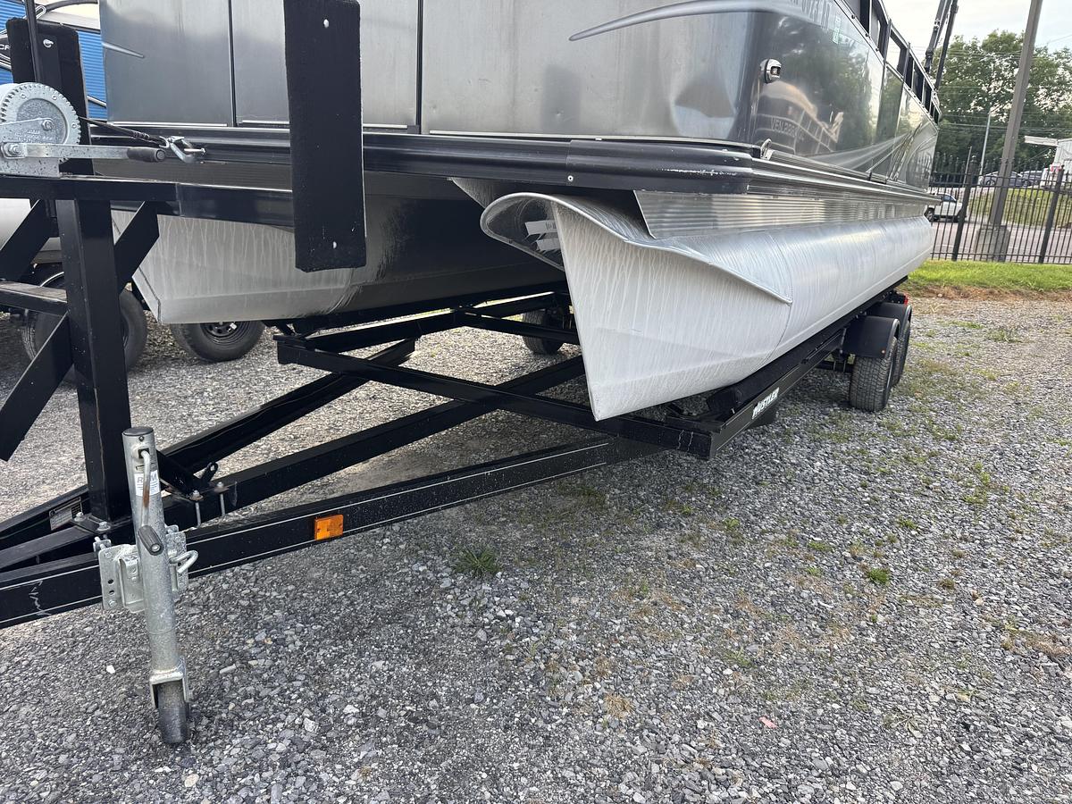 Used 2021 Avalon Venture 2280 QL