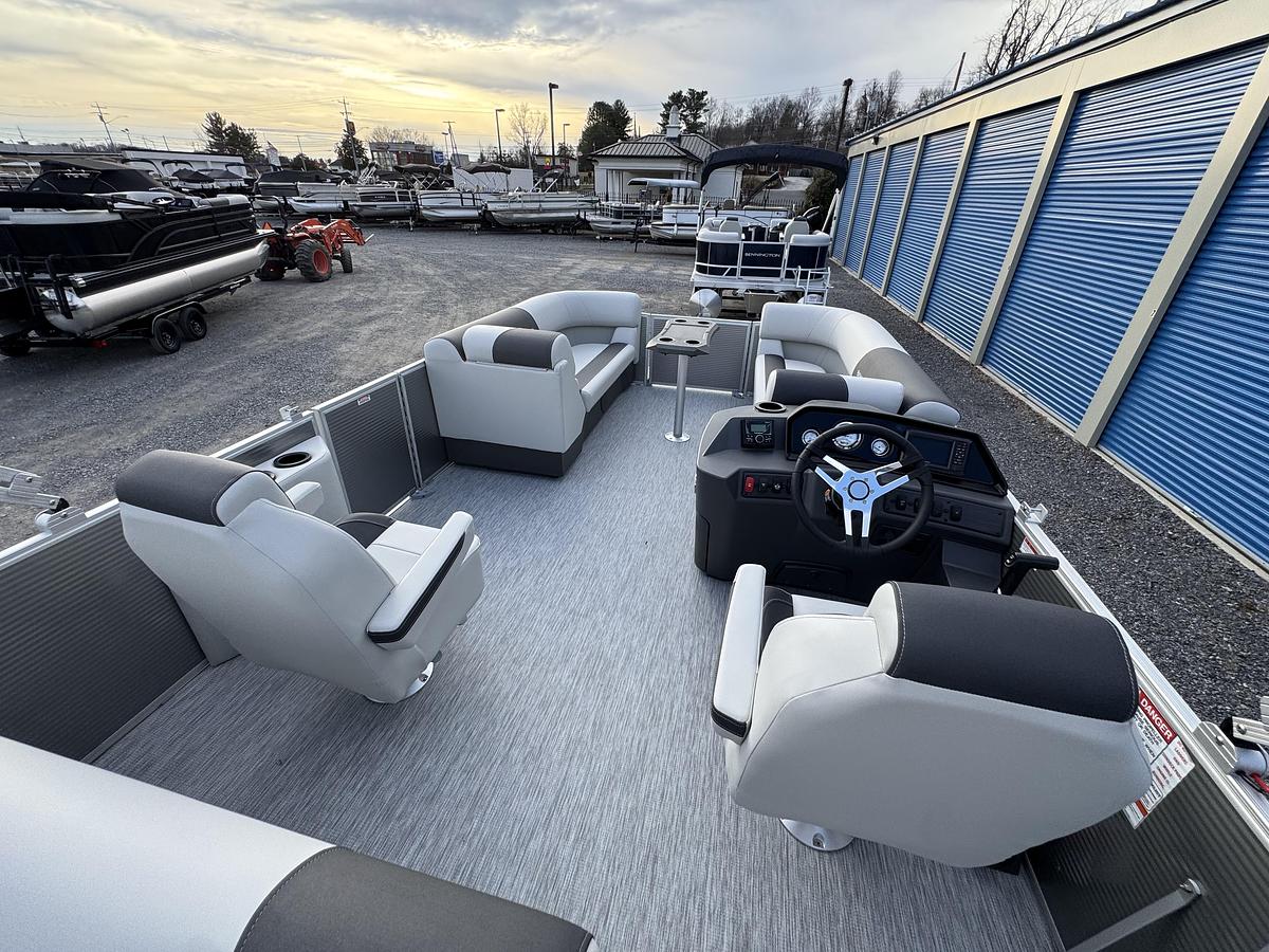 2026 Bennington 22 SSB-Tritoon