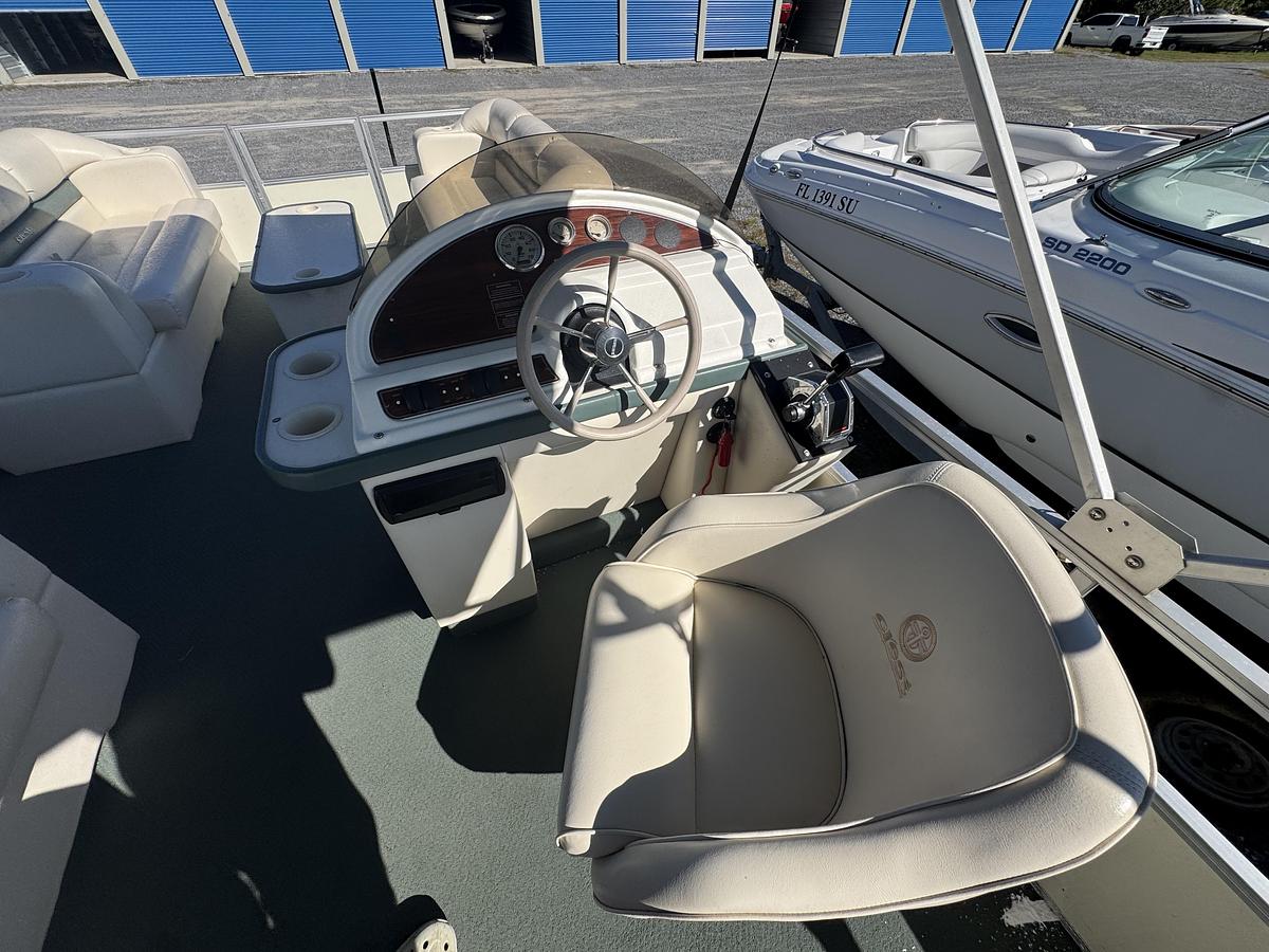 Used 2000 Crest Crest II DL