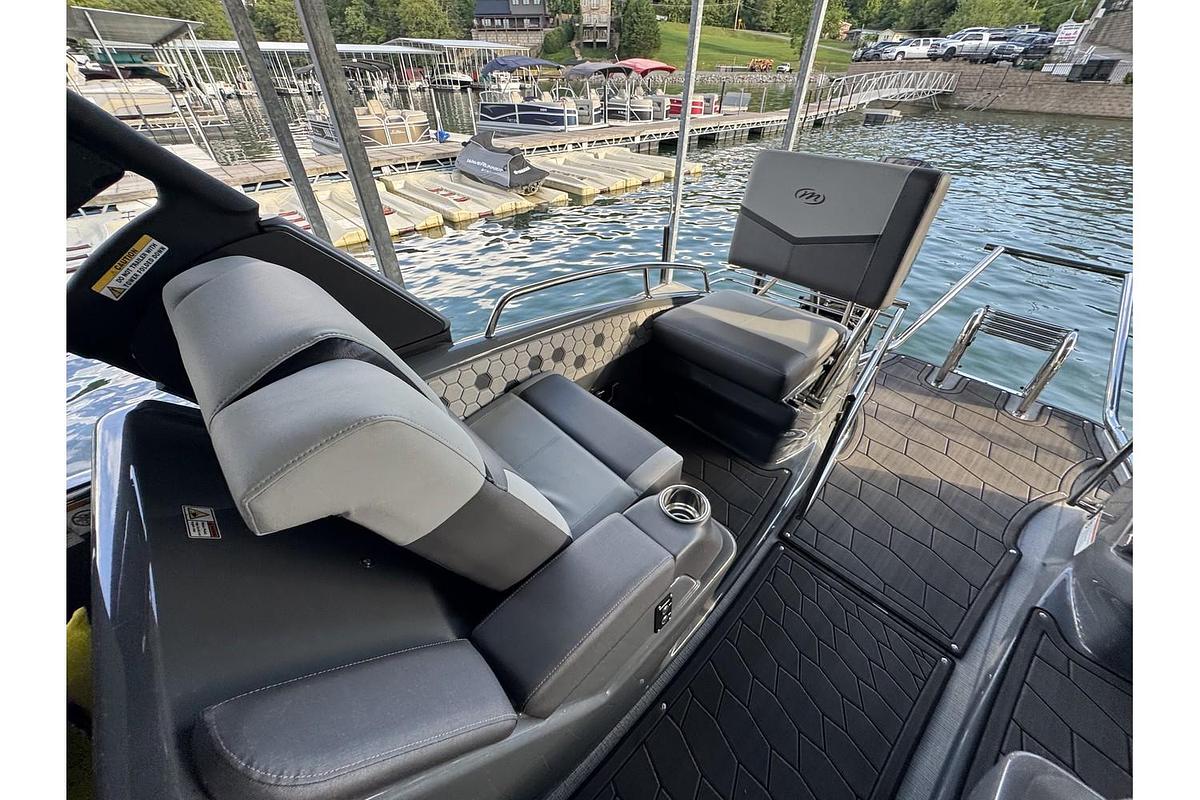 2024 Manitou XT 27 Split Rear Windshield (Srw)