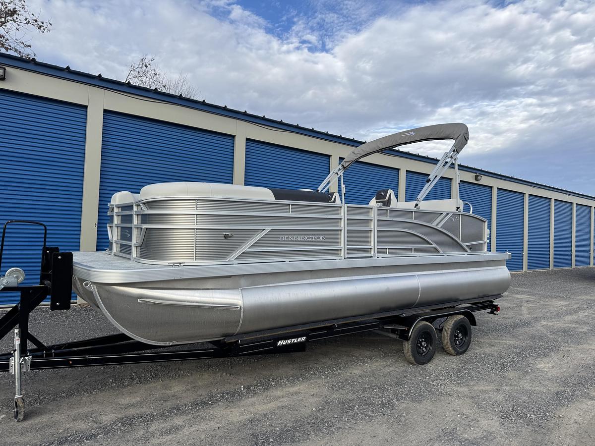 2026 Bennington 22 SSB-Tritoon