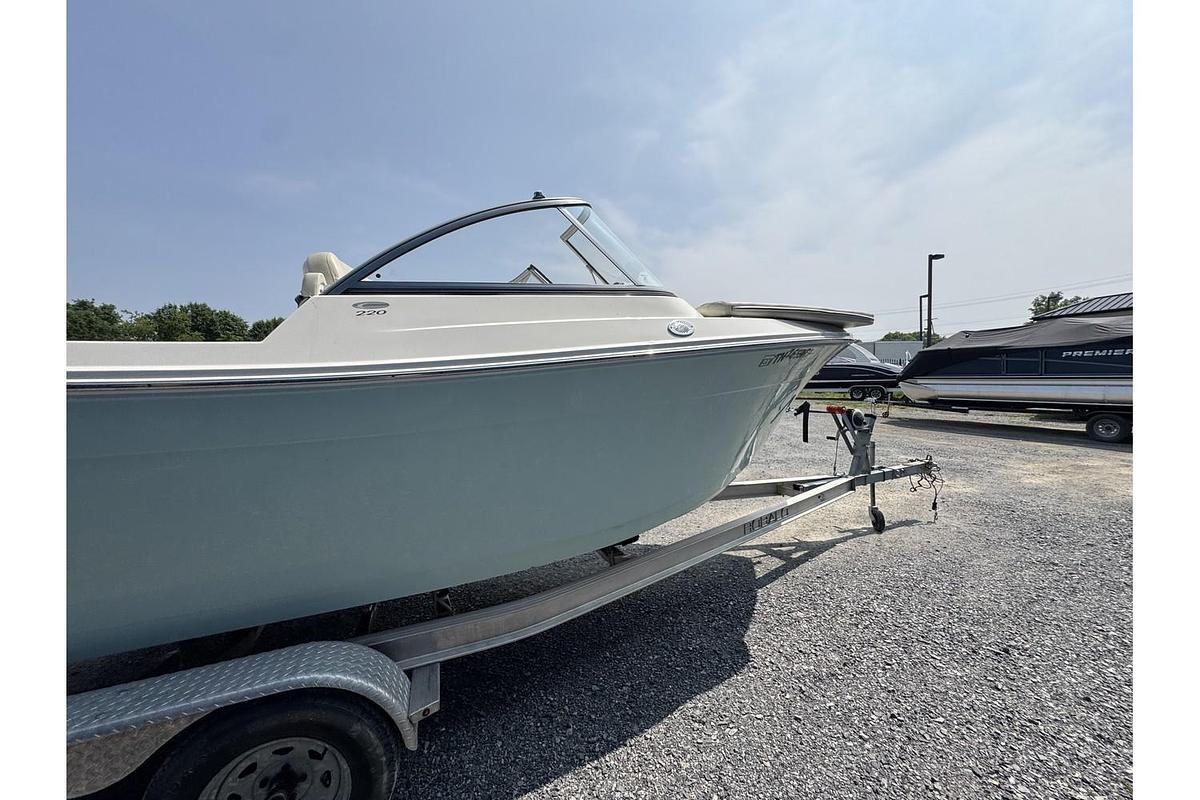 Used 2021 Cobia 220 DC