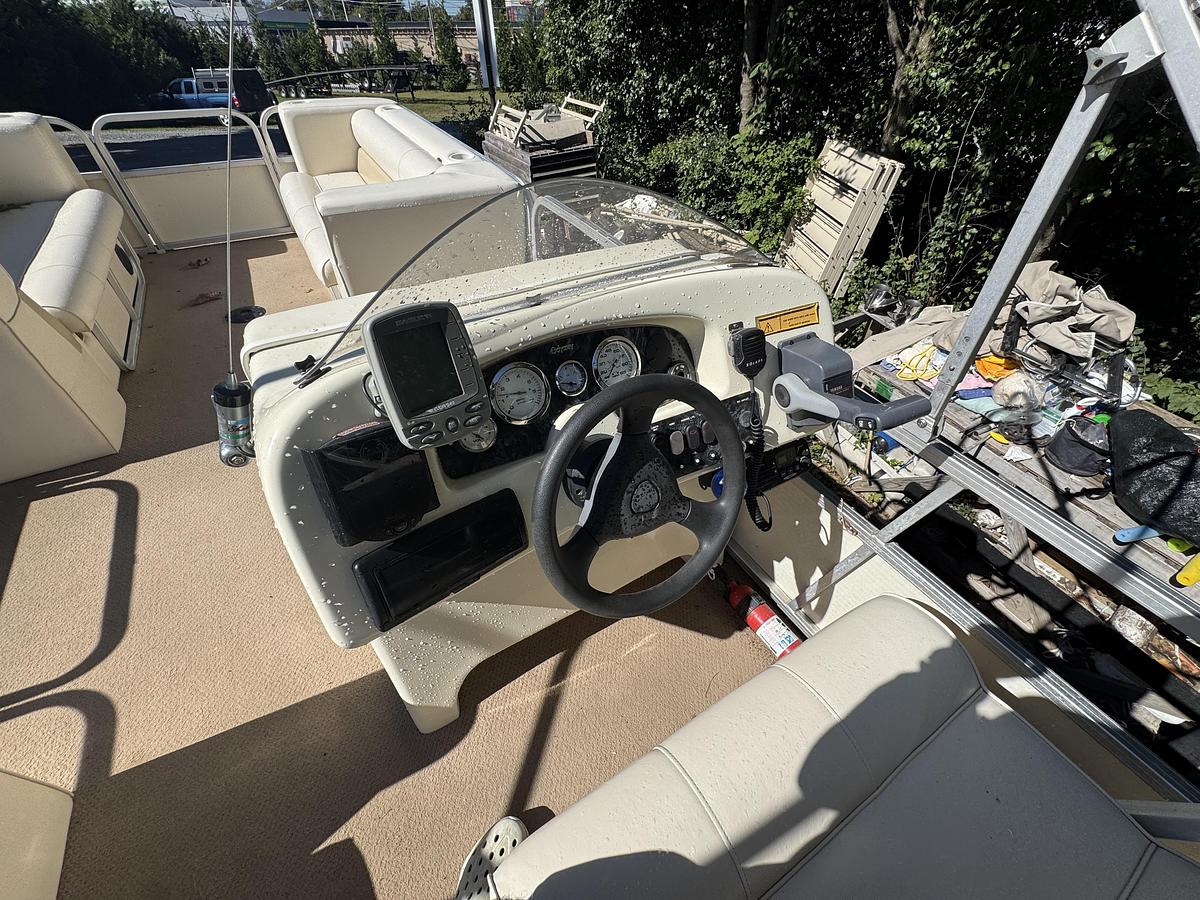 Used 2004 Odyssey 2305 MILLENNIUM