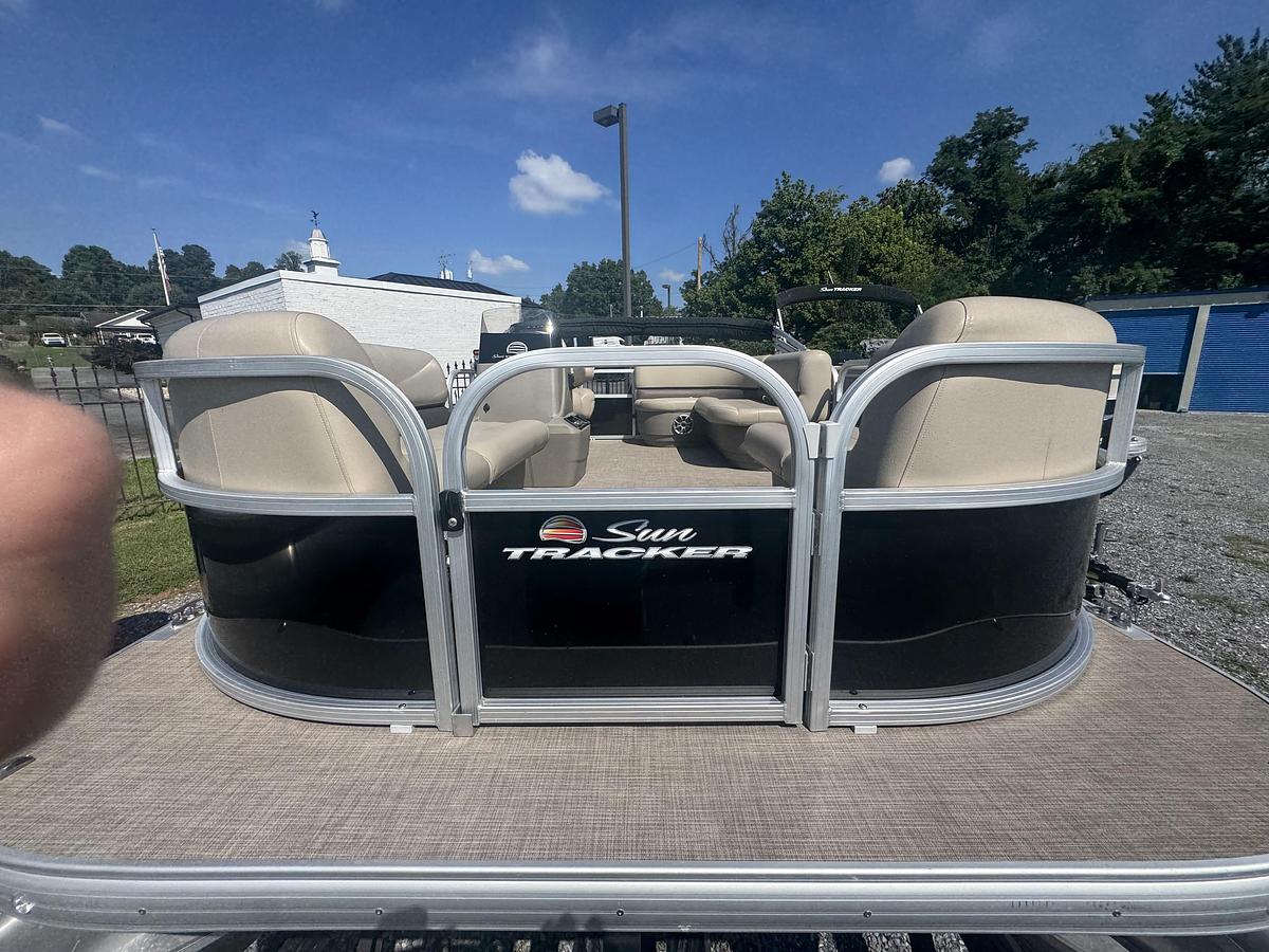 Used 2024 Sun Tracker Party Barge 16 DLX