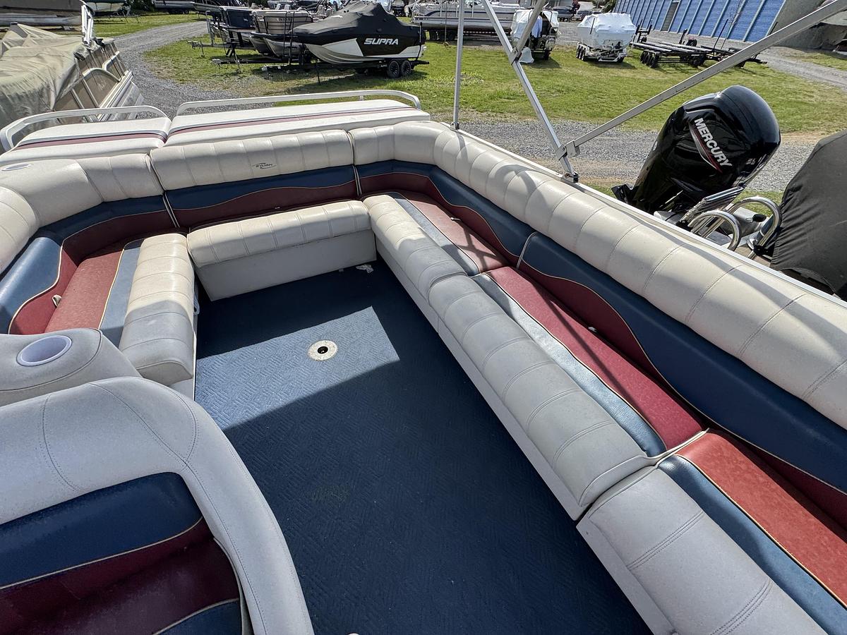 Used 2001 Sylvan Capri 8526