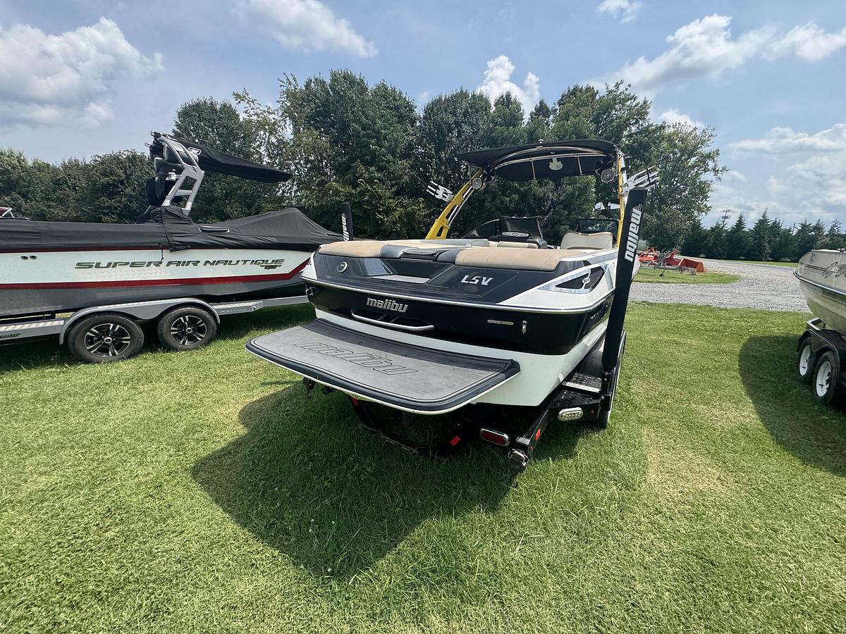 Used 2012 Malibu Wakesetter LSV
