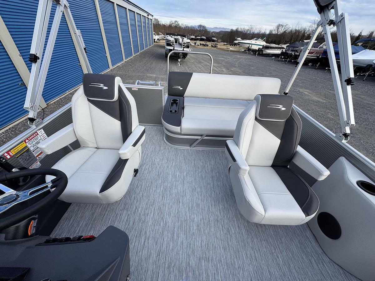 2026 Bennington 22 SSB-Tritoon