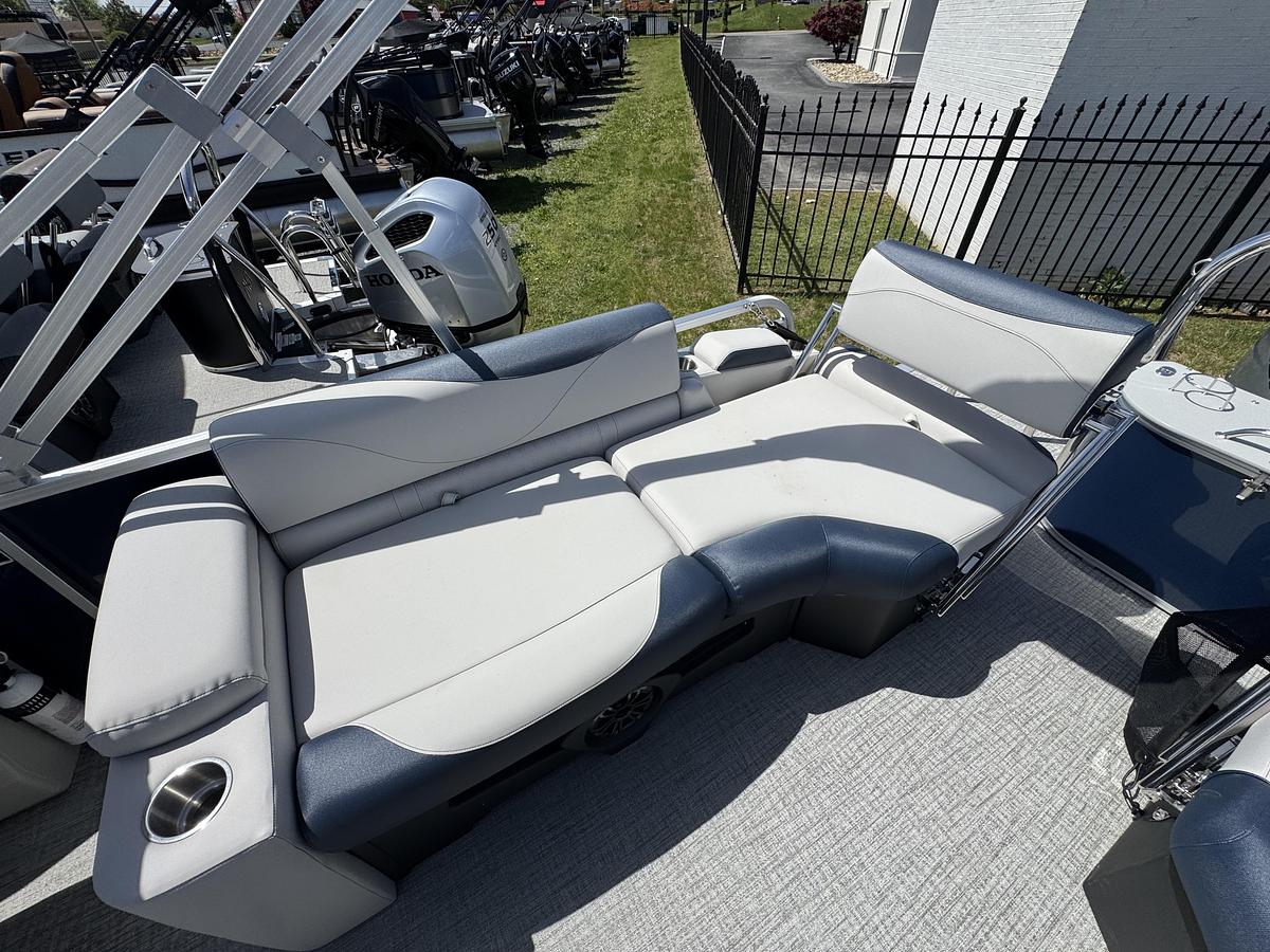 2026 Avalon 23 LSZ QLS