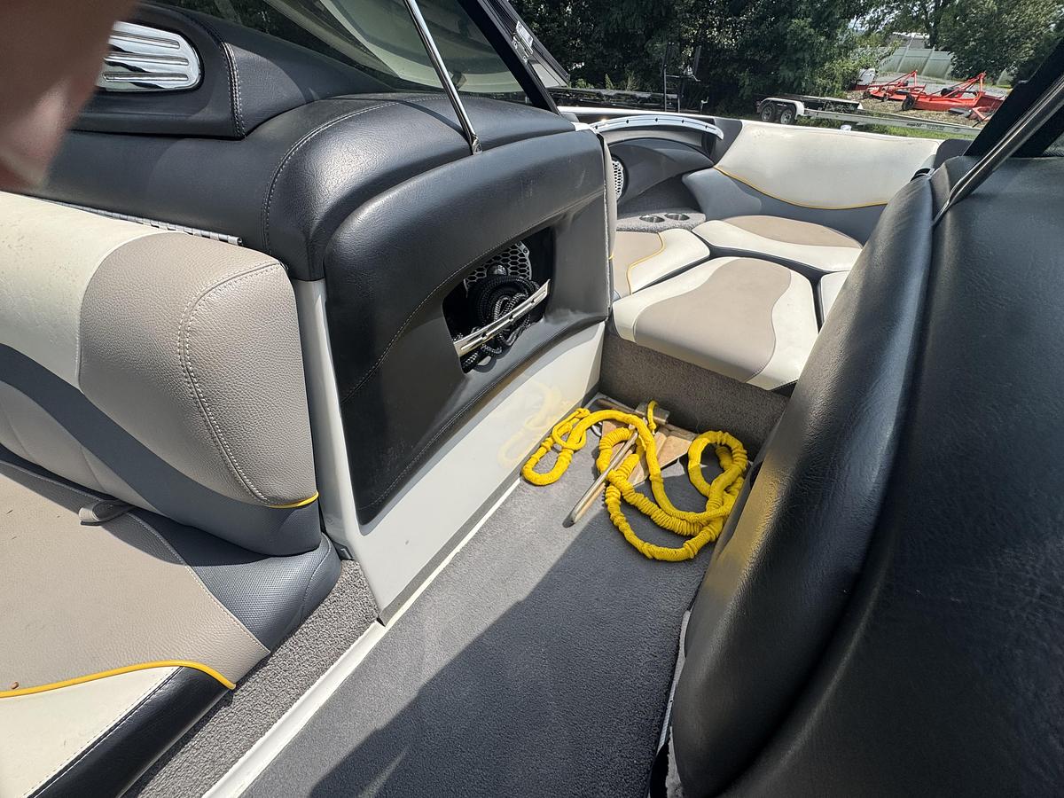 Used 2012 Malibu Wakesetter LSV