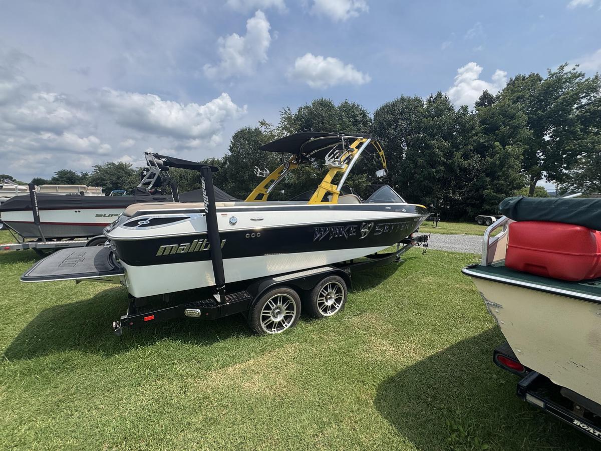 Used 2012 Malibu Wakesetter LSV