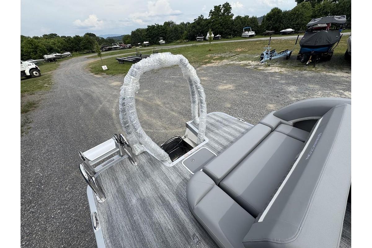 2025 Bennington M Series 22 ML