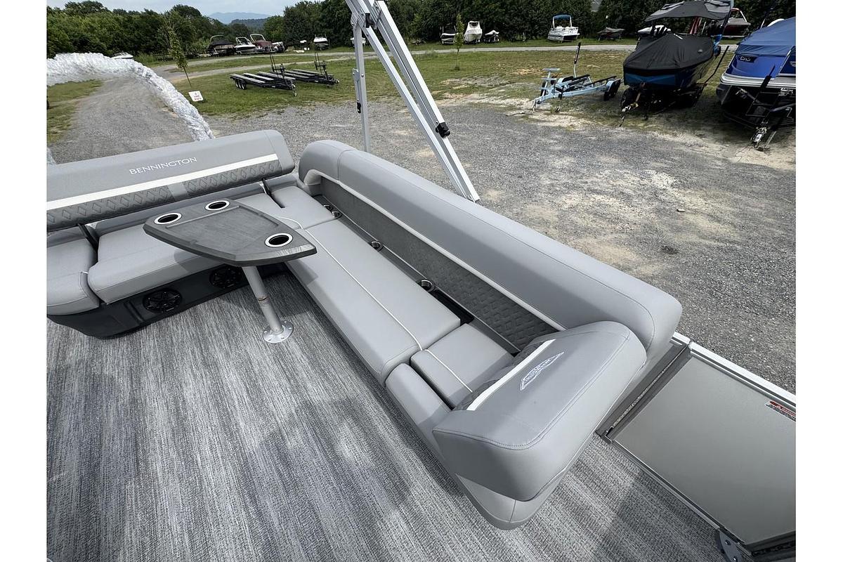 2025 Bennington M Series 22 ML