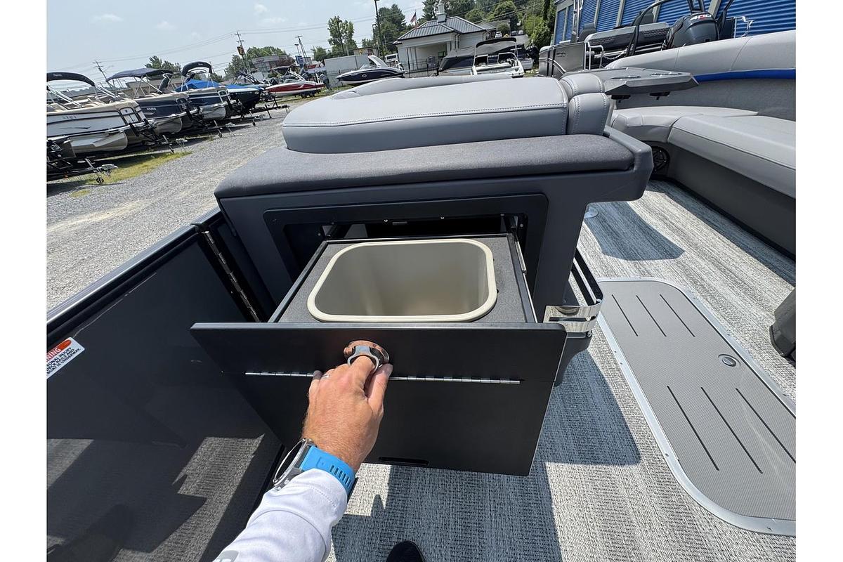 2025 Bennington 24 MFB