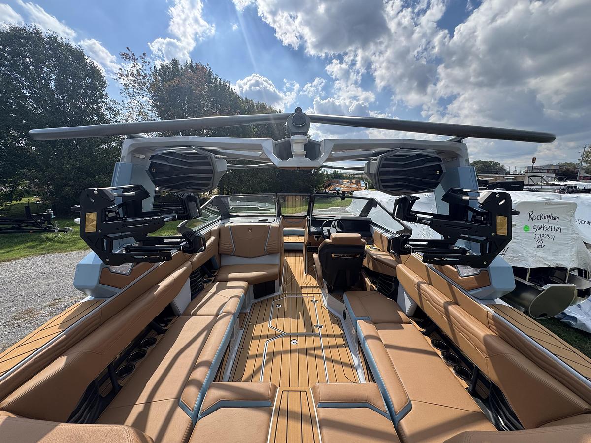 2027 Nautique Super Air Nautique G23