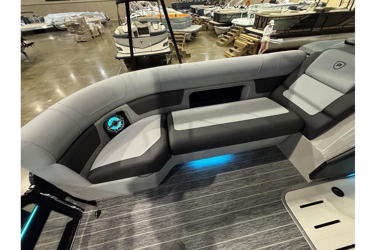 2025 Premier Solaris Rear Social