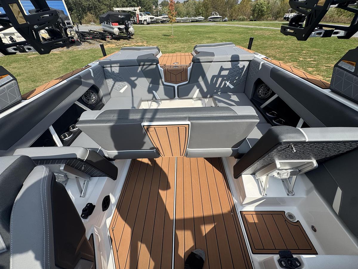 2027 Nautique Super Air GS22