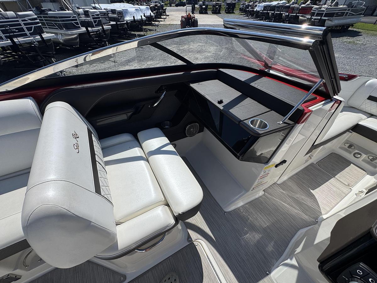 Used 2017 Sea Ray 230 SLX W