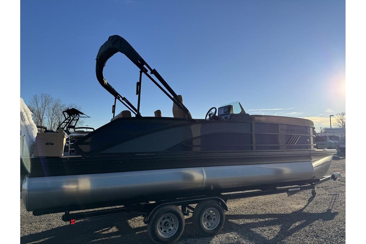 2025 Bennington 24 M Swingback