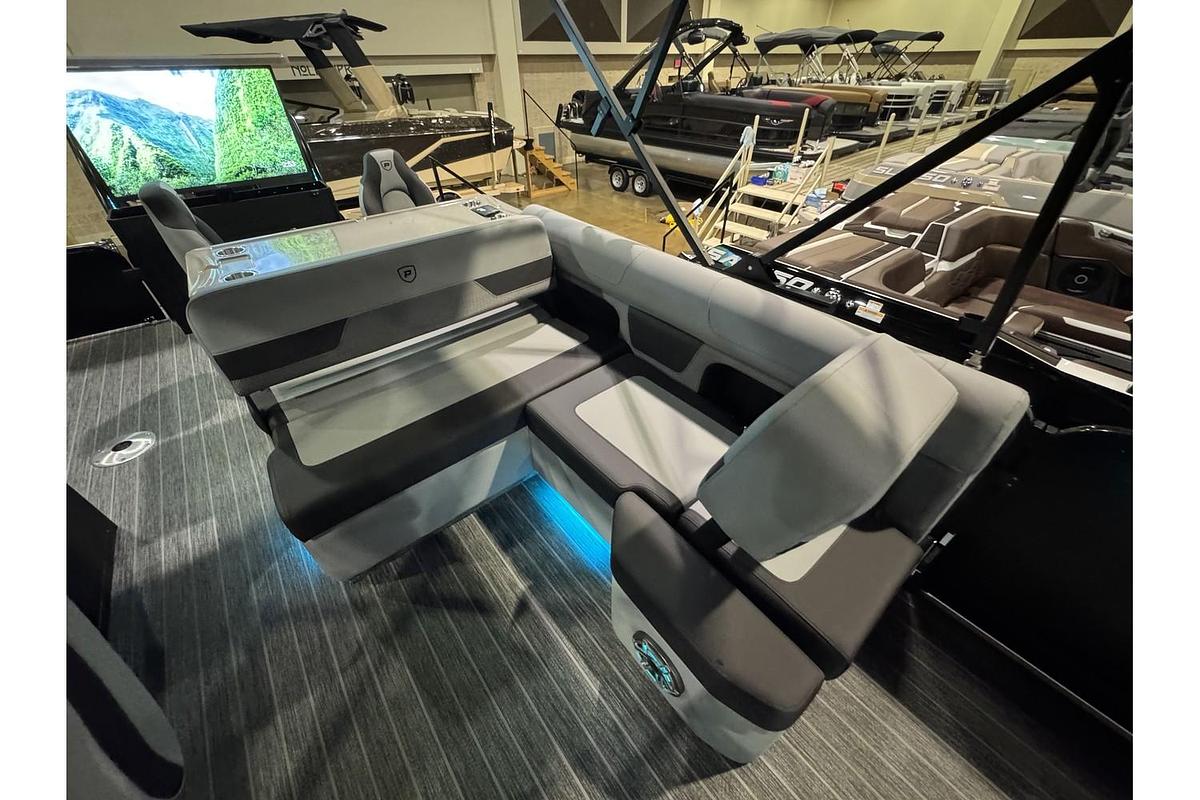 2025 Premier Solaris Rear Social