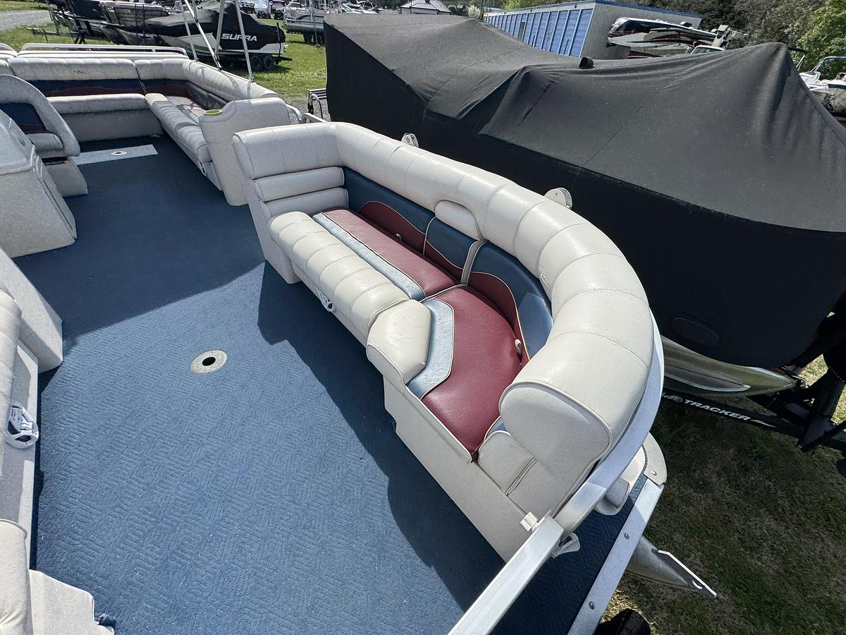 Used 2001 Sylvan Capri 8526