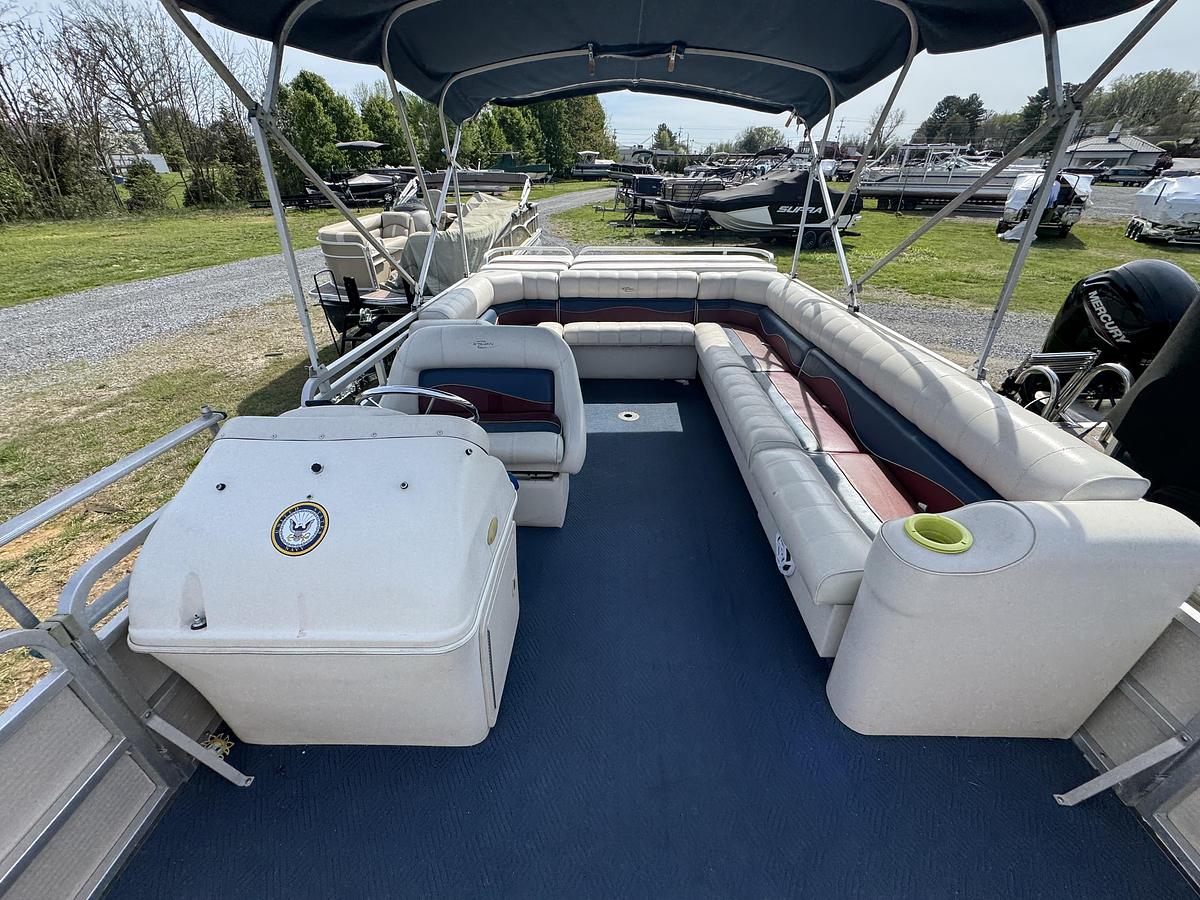 Used 2001 Sylvan Capri 8526