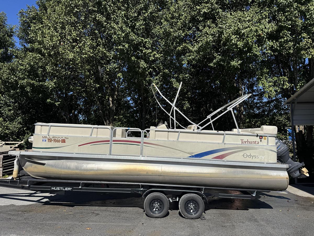 Used 2004 Odyssey 2305 MILLENNIUM