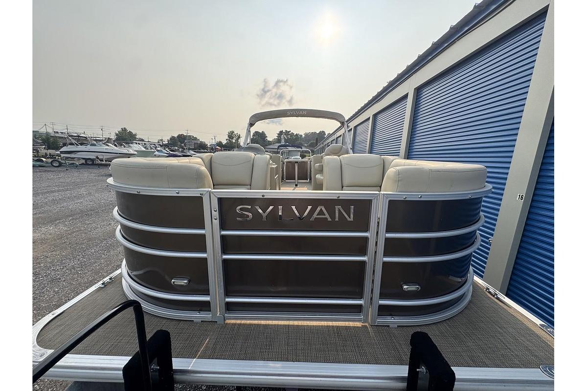 Used 2017 Sylvan Mirage Cruise 8522 LZ