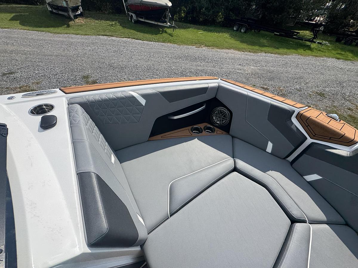 2027 Nautique Super Air GS22
