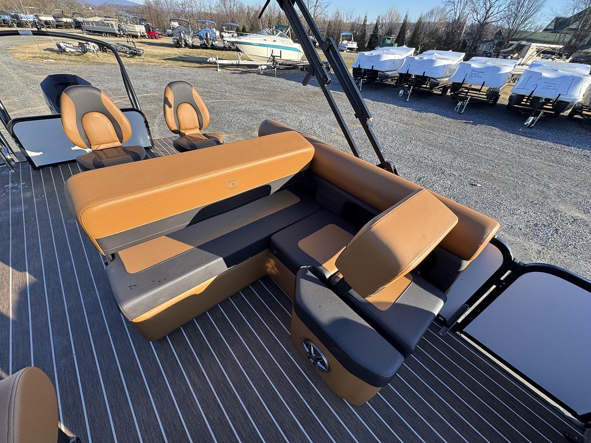 2026 Premier 230 SunSation RS (Rear Social)