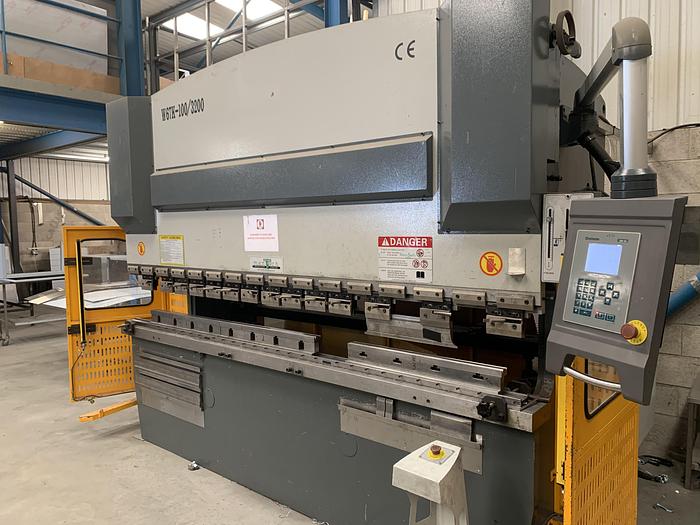 Used Mantech 3m x 100 ton CNC press brake 2 axis