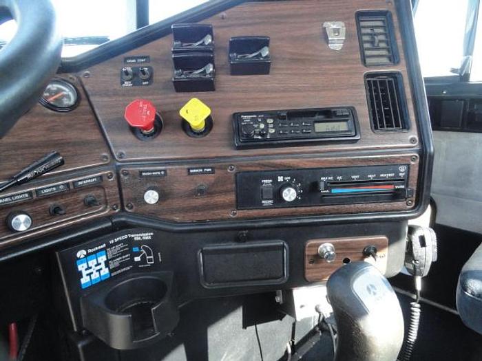 Used 1997 FREIGHTLINER fld112